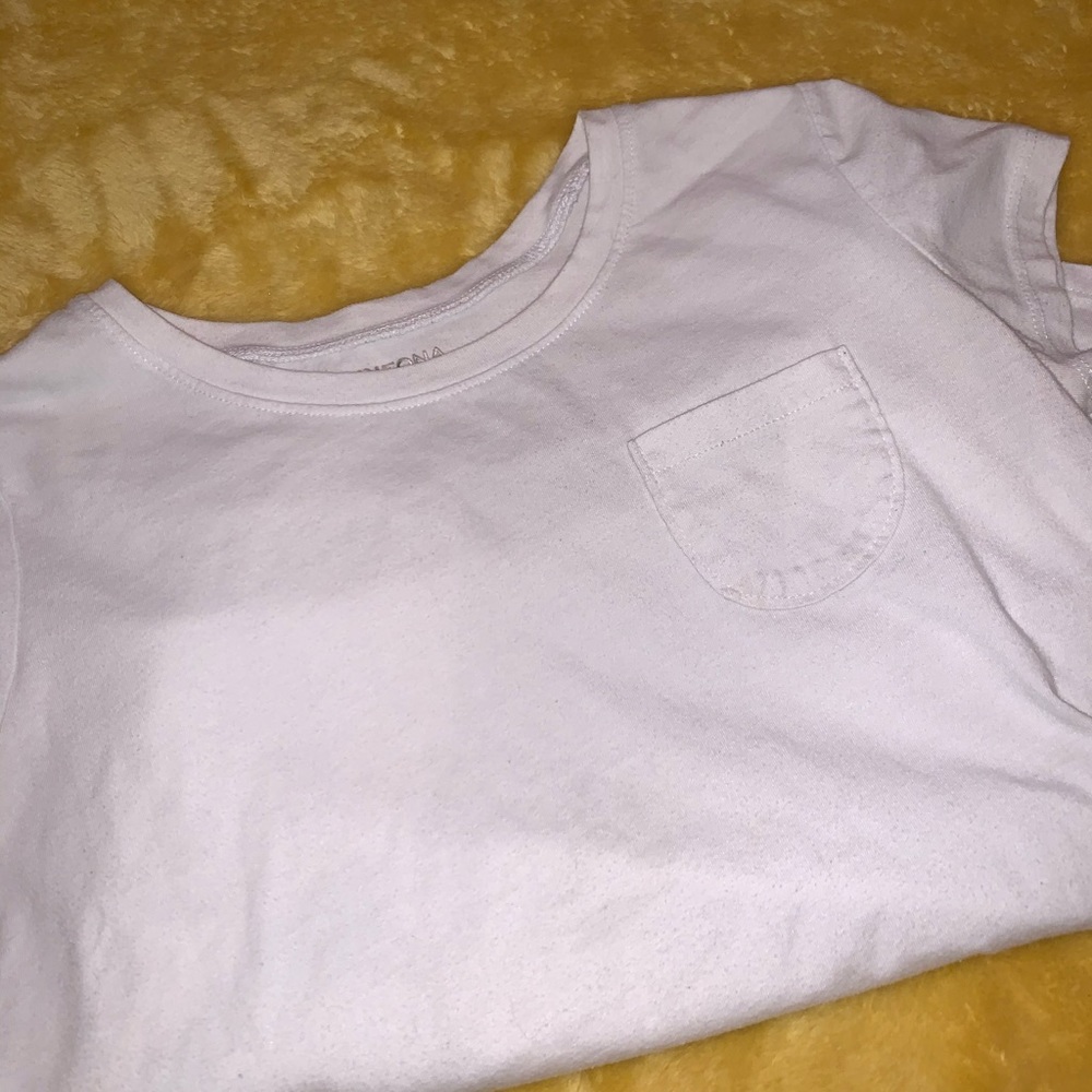 Short sleeve shirt.